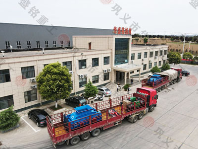 1810石料廠對輥制砂機發(fā)貨現(xiàn)場
